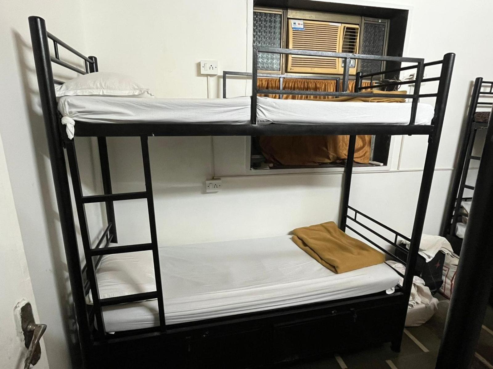 Hostel Solo *